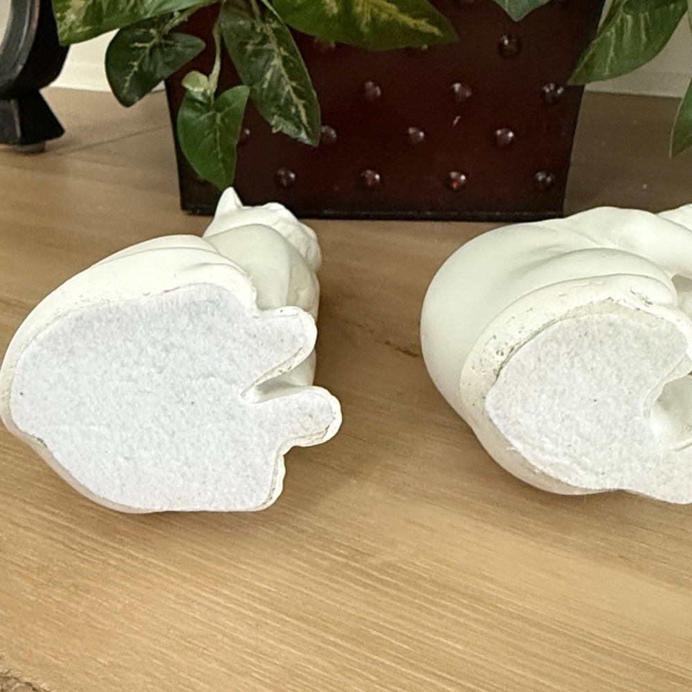 White Ceramic Cat 🐱 Figurines - Picture 7 of 7
